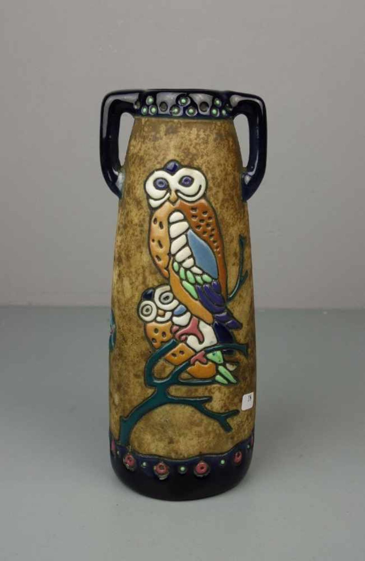 JUGENDSTIL KERAMIKVASE MIT EULENDEKOR / art nouveau vase, um 1900, Keramik (heller Scherben),