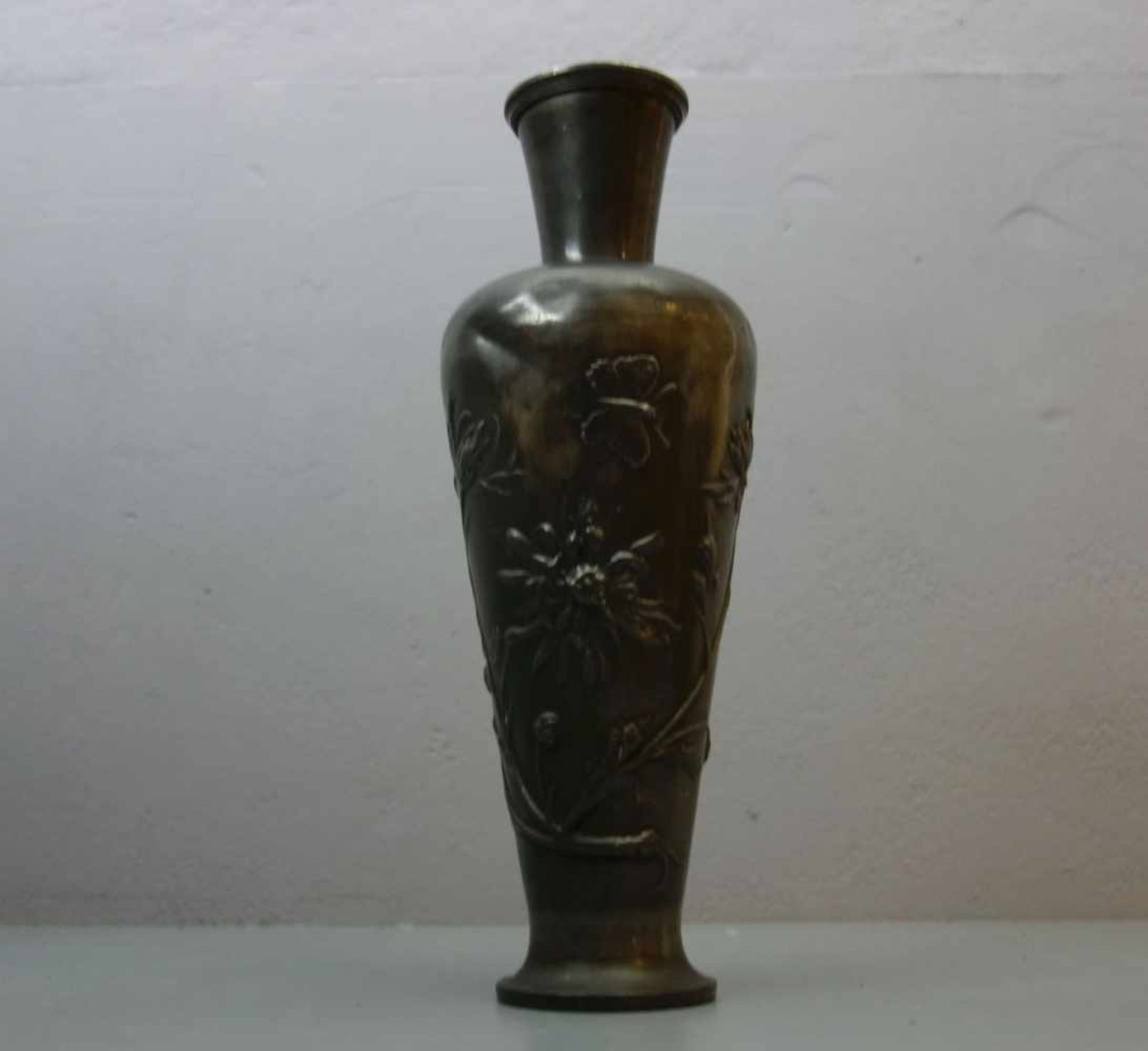 JUGENDSTIL VASE / art nouveau pewter vase, Zinn, ungemarkt, um 1900. Balusterform: gekehlter - Bild 2 aus 3