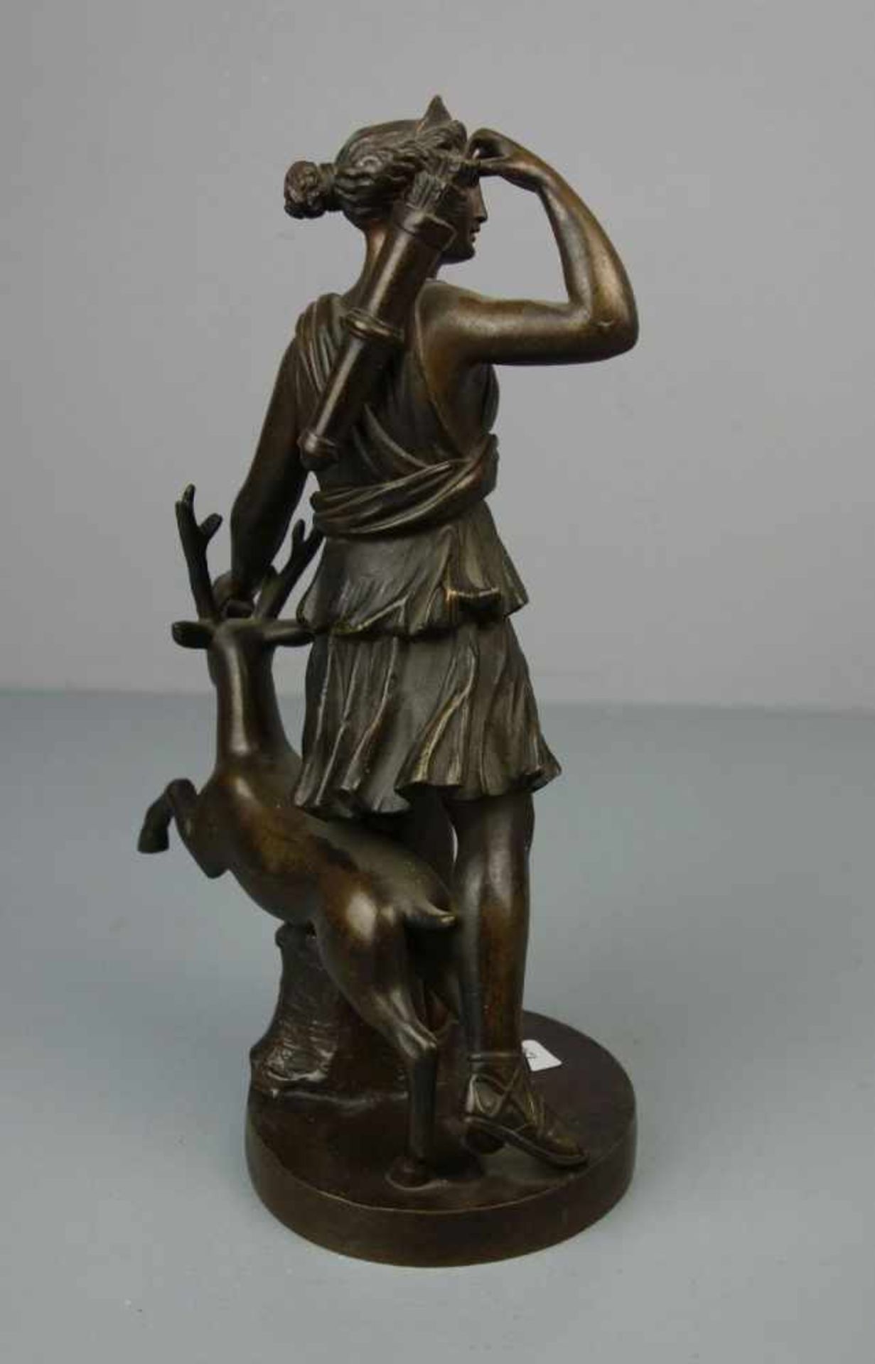 BRONZE-SKULPTUR: "DIANA / ARTEMIS / sog. Diana von Versailles"/ sculpture, um 1900, ungemarkt, - Image 2 of 5