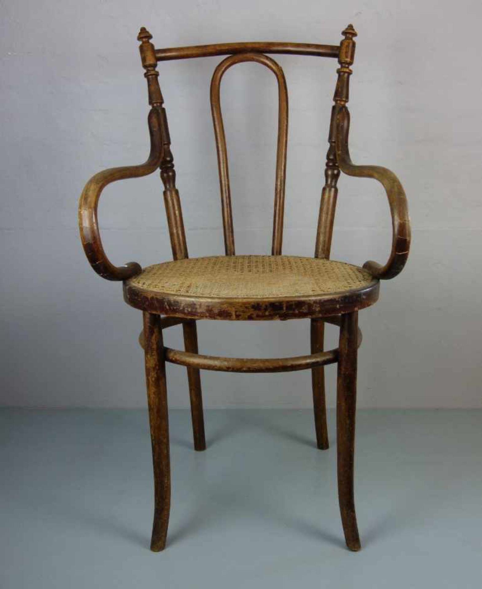 BUGHOLZSTUHL in der Art des Thonet-Stuhls Modell-Nr. 3065. Runde Sitzfläche mit Geflecht auf