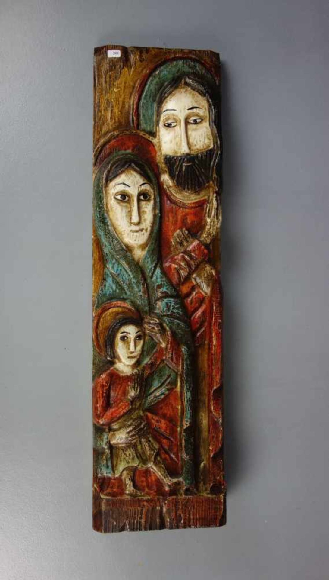 VOLKSKUNST - RELIEF / ANDACHTSBILD "Heilige Familie", Holz, polychrom gefaßt, 20. Jh., ohne