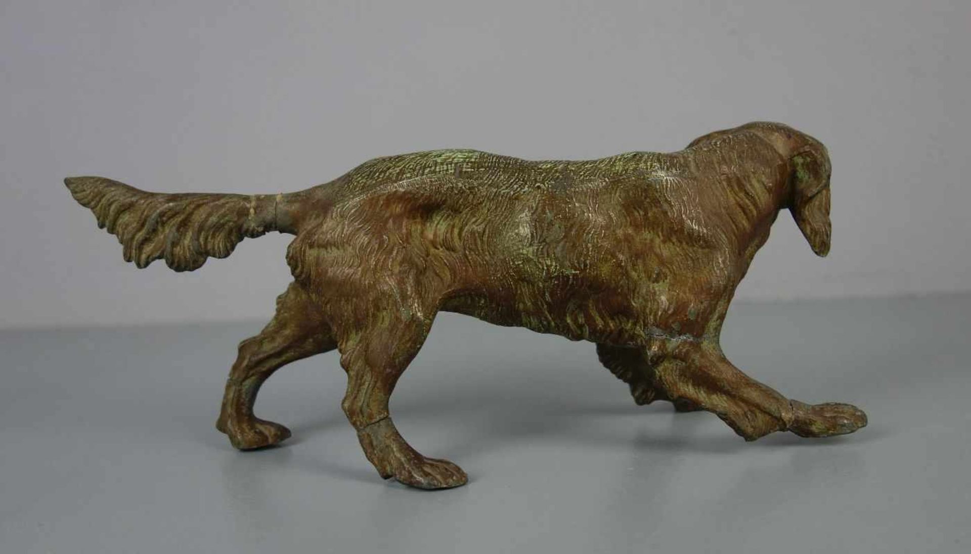 ANIMALIER / TIERBILDHAUER DES 19./20. JH., Skulptur / sculpture: "Jagdhund" / hunting dog, - Image 3 of 4