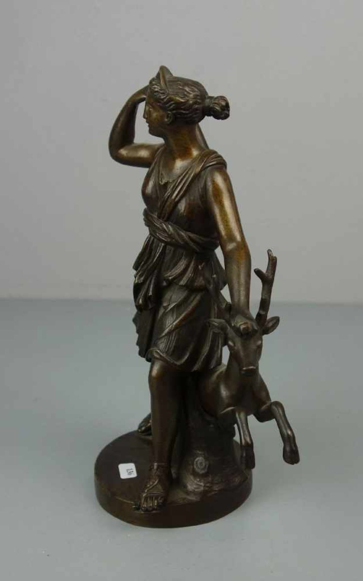 BRONZE-SKULPTUR: "DIANA / ARTEMIS / sog. Diana von Versailles"/ sculpture, um 1900, ungemarkt, - Image 4 of 5