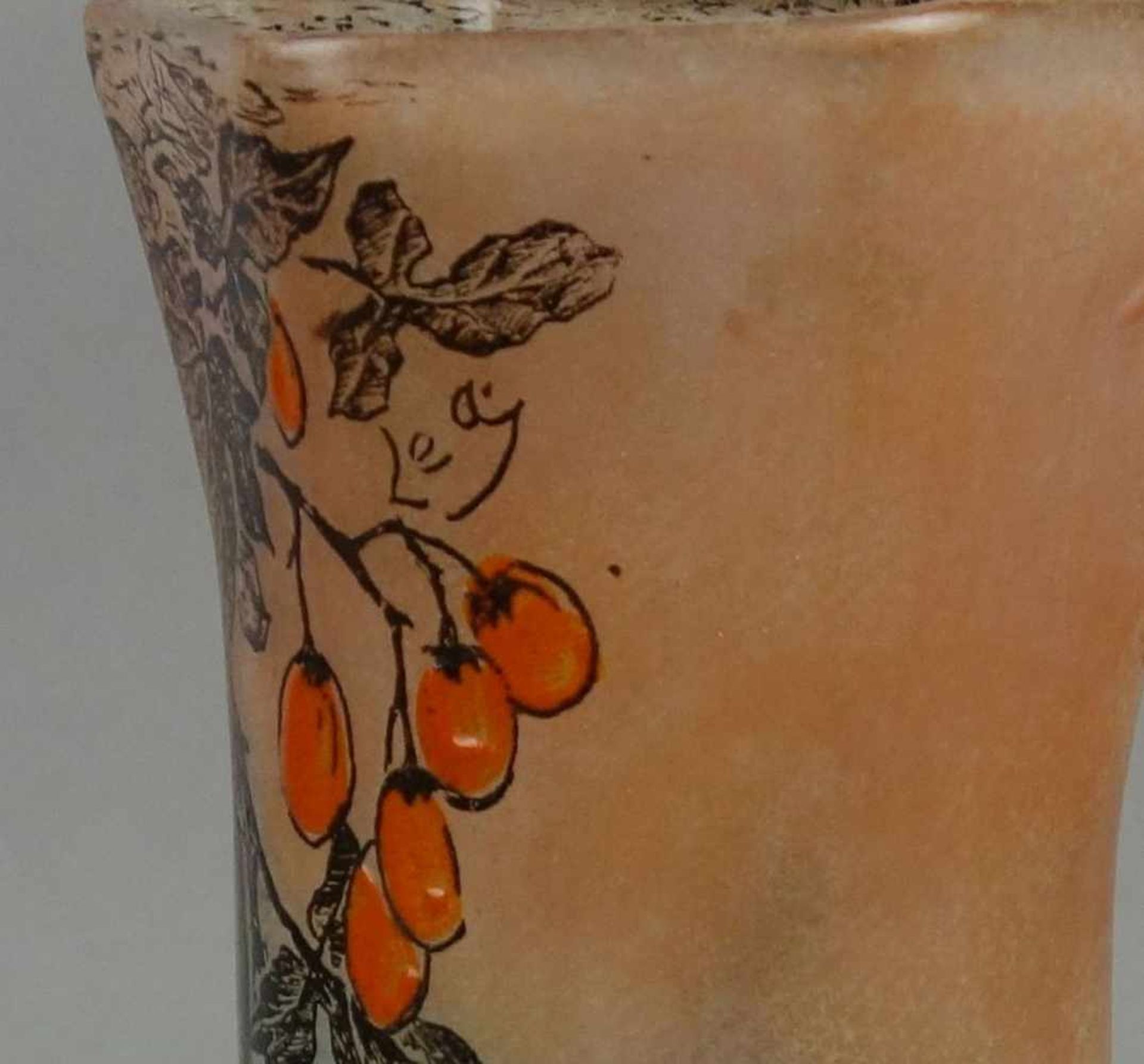 VASE MIT KALTMALEREI: "Vogel auf Beerenzweig", Klarglas mit weißen und rötlichen - Bild 6 aus 7