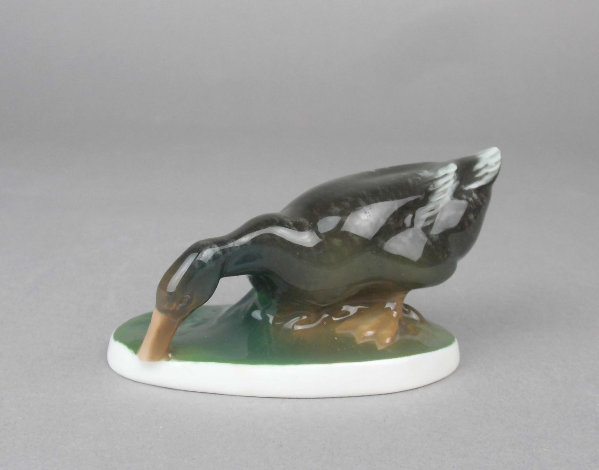 PORZELLANFIGUR / porcelain figure: "Ente", Manufaktur Rosenthal, Zweigwerk Bahnhof Selb,