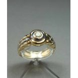 KLASSISCHER RING, bicolor, 585er Gold (6,9 g) besetzt mit Brillanten von 0,15 ct., Ring-Gr. 57.