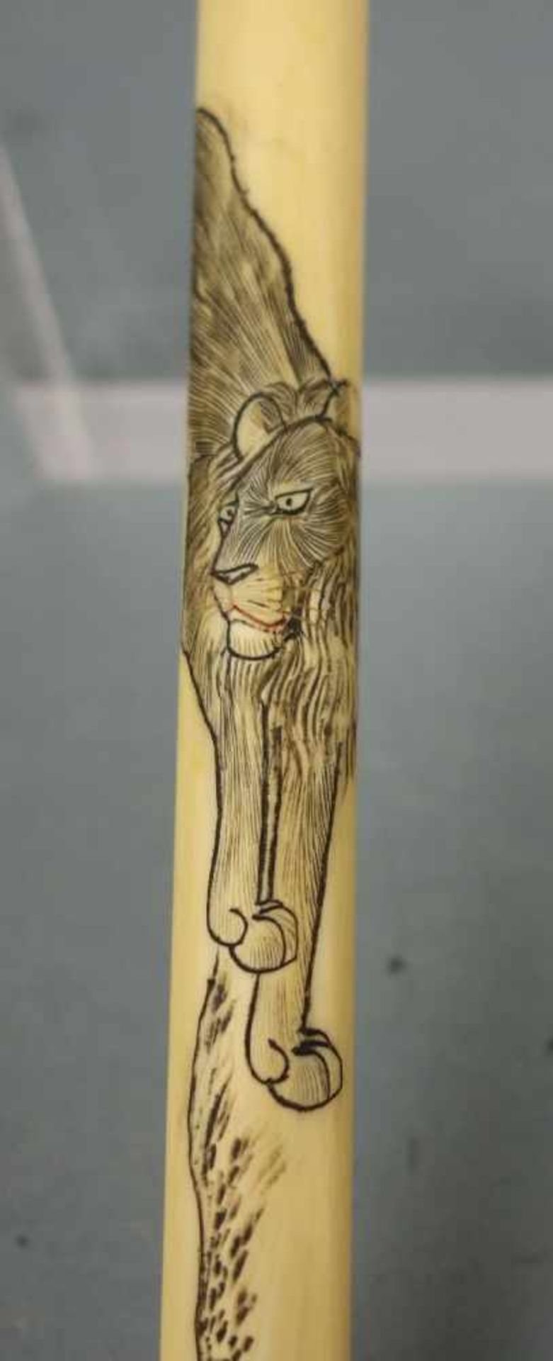 ZIGARETTENSPITZE MIT PANTHER - MOTIV / ivory cigarette holder with a black panther, Elfenbein, - Image 2 of 4