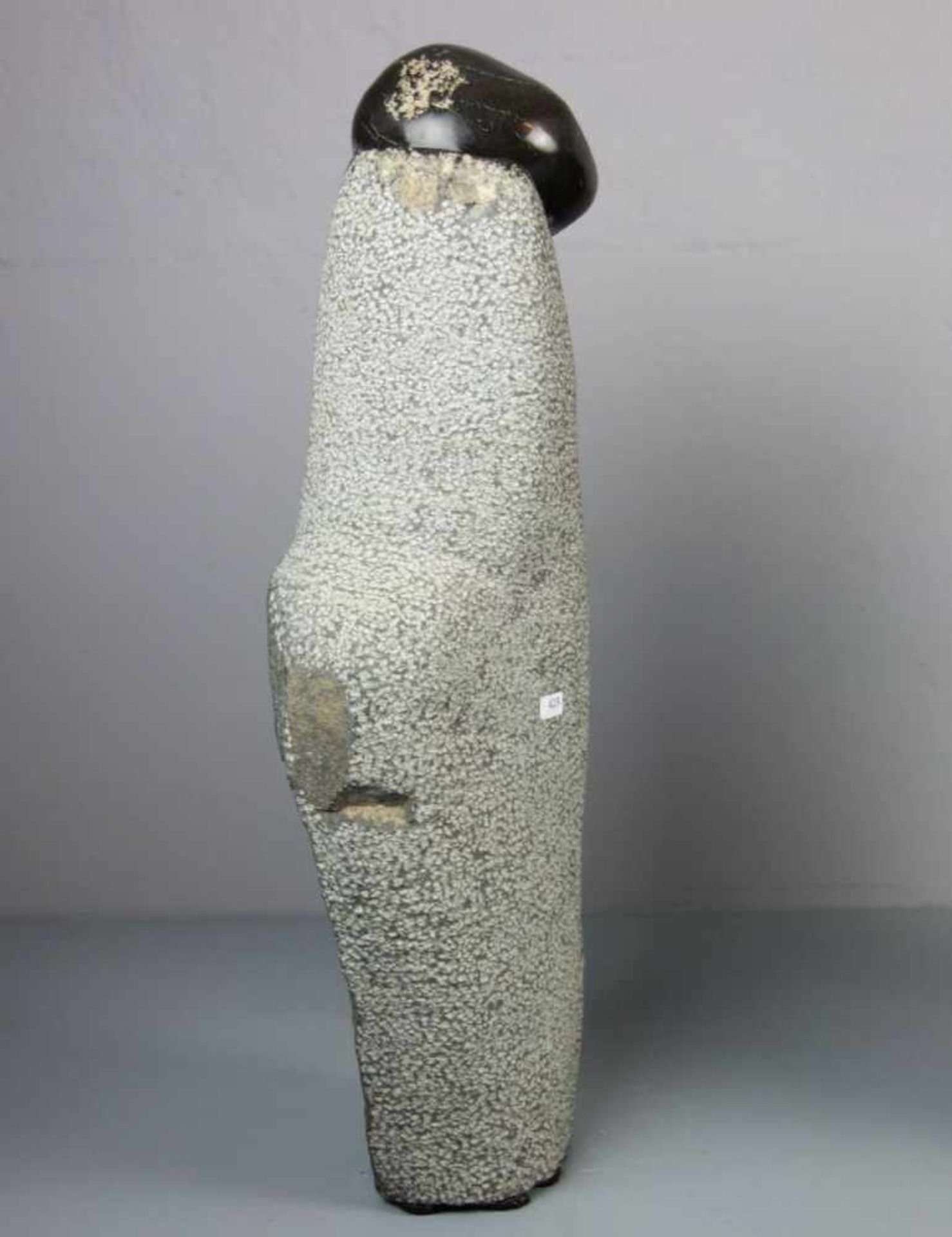 KANYEMBA, DENNY (geb. 1973 in Chitungwiza / Simbabwe), Skulptur / sculpture: "Desperately - Image 4 of 10