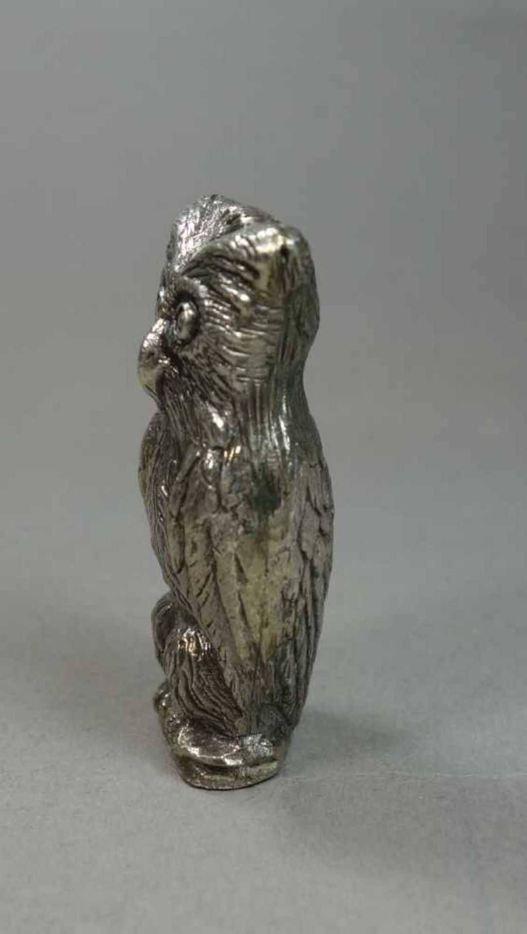SILBERNE VOLLPLASTISCHE EULE / silver owl figure, 20. Jh., Sterlingsilber, 38,5 Gramm. Gemarkt mit - Image 2 of 5