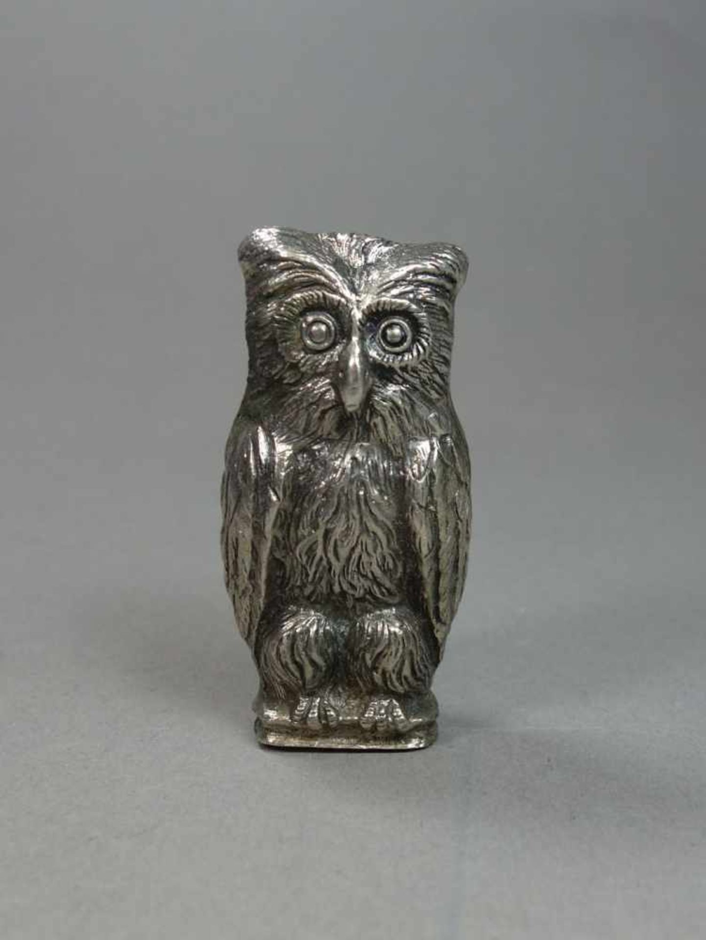 SILBERNE VOLLPLASTISCHE EULE / silver owl figure, 20. Jh., Sterlingsilber, 38,5 Gramm. Gemarkt mit