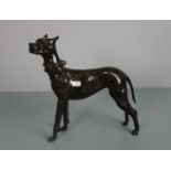 BILDHAUER / ANIMALIER DES 20. JH., Skulptur: "Dogge", Bronze, dunkelbraun patiniert.