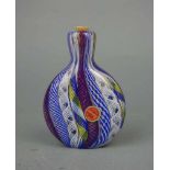 FLAKON, Murano - Glas, gearbeitet in der Form einer Pilgerflasche. Linsenform mit konischem Hals und
