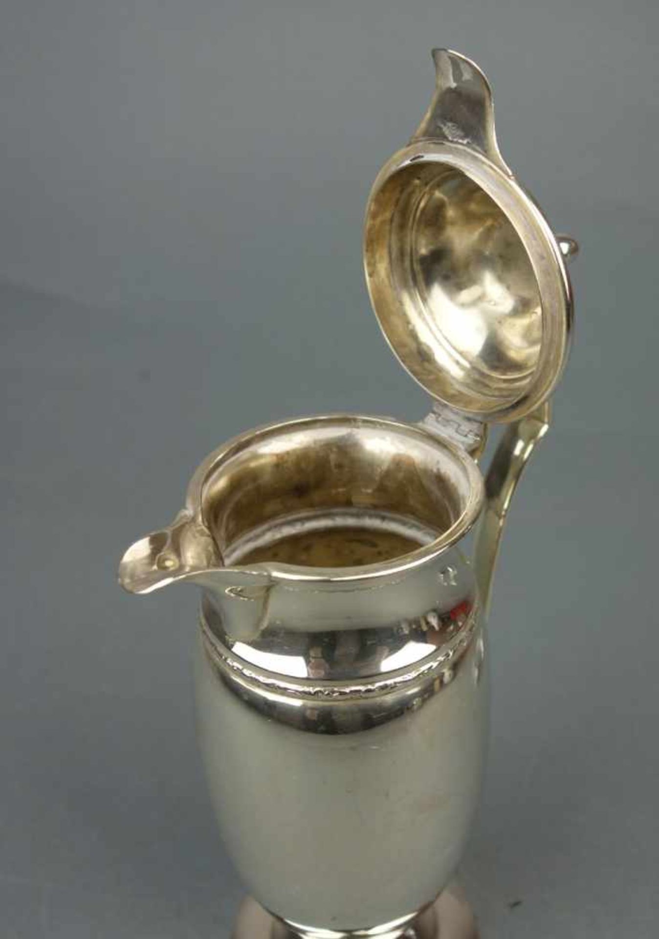 KANNE / MOKKAKANNE / mocha pot, Sterlingsilber (210 g), gearbeitet in Empireformen. International - Image 4 of 6