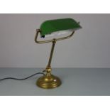 BIBLIOTHEKSLAMPE / SCHREIBTISCHLAMPE sog. BANKERS LAMP / table desk lamp, Messing mit einflammiger