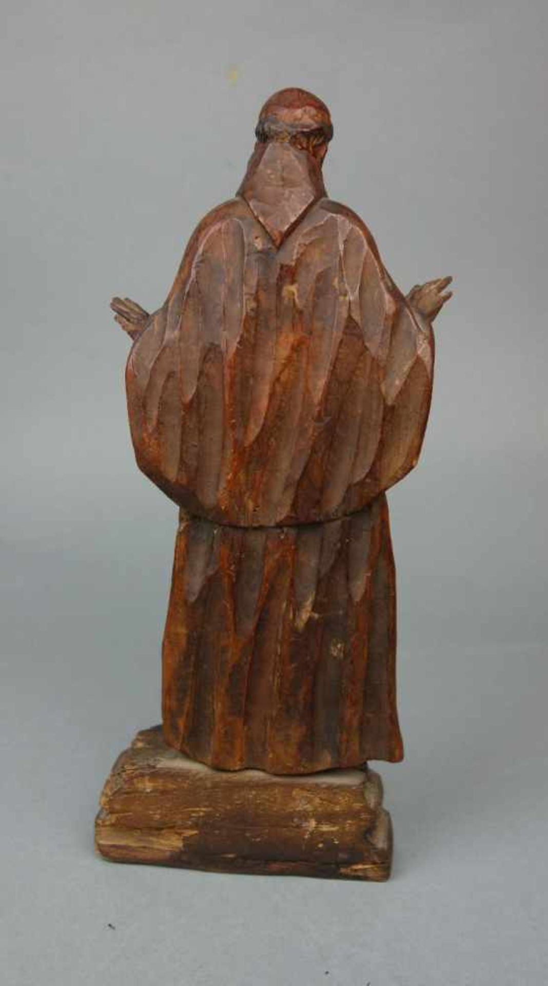 HEILIGENFIGUR: MÄNNLICHER HEILIGER / MÖNCH (Hl. Franziskus?), Holz, dreiansichtig geschnitzt und - Image 8 of 10