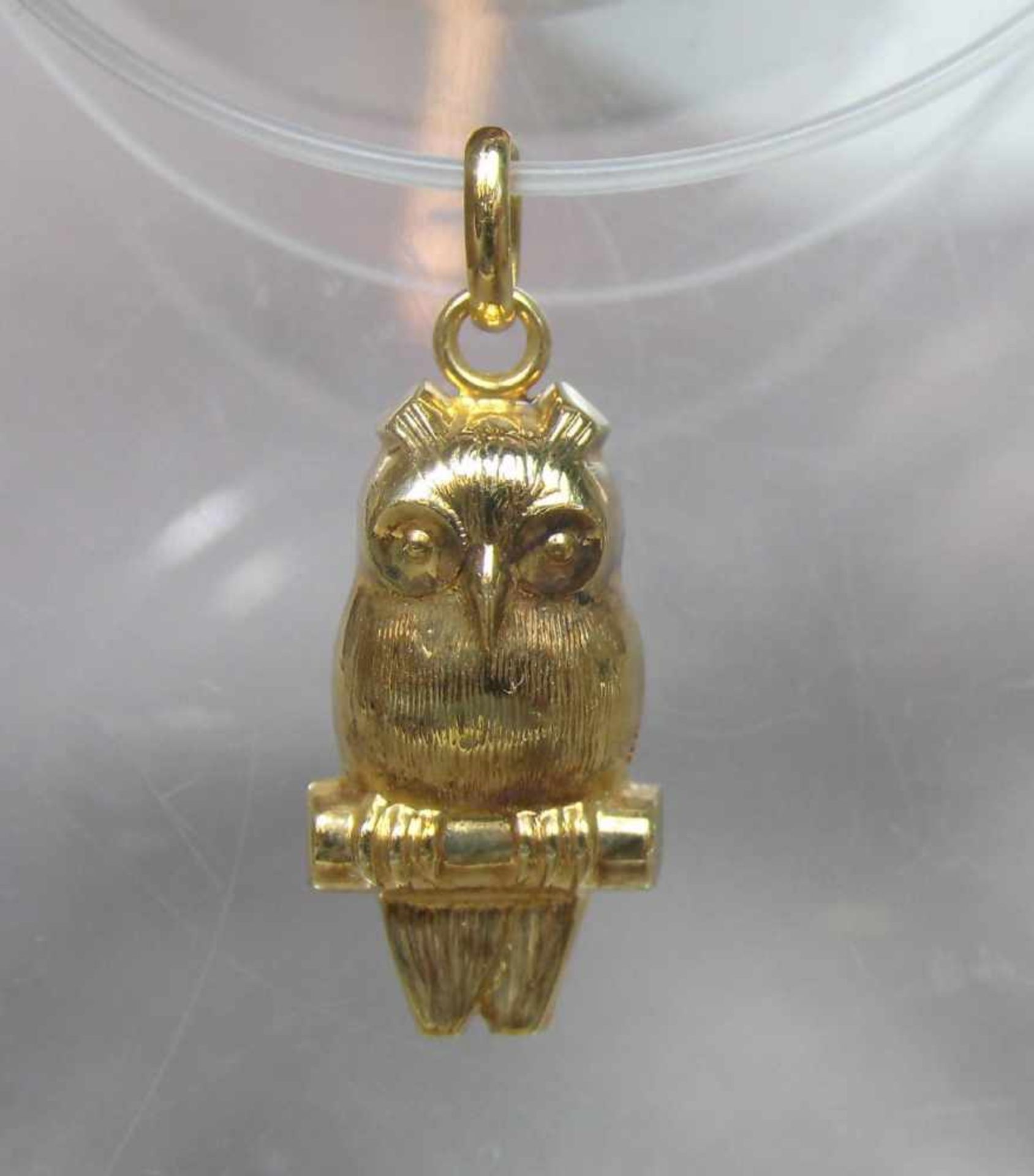 FIGÜRLICHER ANHÄNGER EULE / golden owl pendant, 20. Jh., 585er Gelbgold-Anhänger (1,8 g), gemarkt