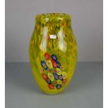 MURANO - GLAS - VASE "Mille fiori", Klarglas mit gelbem Unterfang, Farbeinschmelzungen und an den