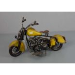 BLECHSPIELZEUG / MODELLFAHRZEUG / tin toy: "Motorrad", Eisenblech, teils durchbrochen gearbeitet und