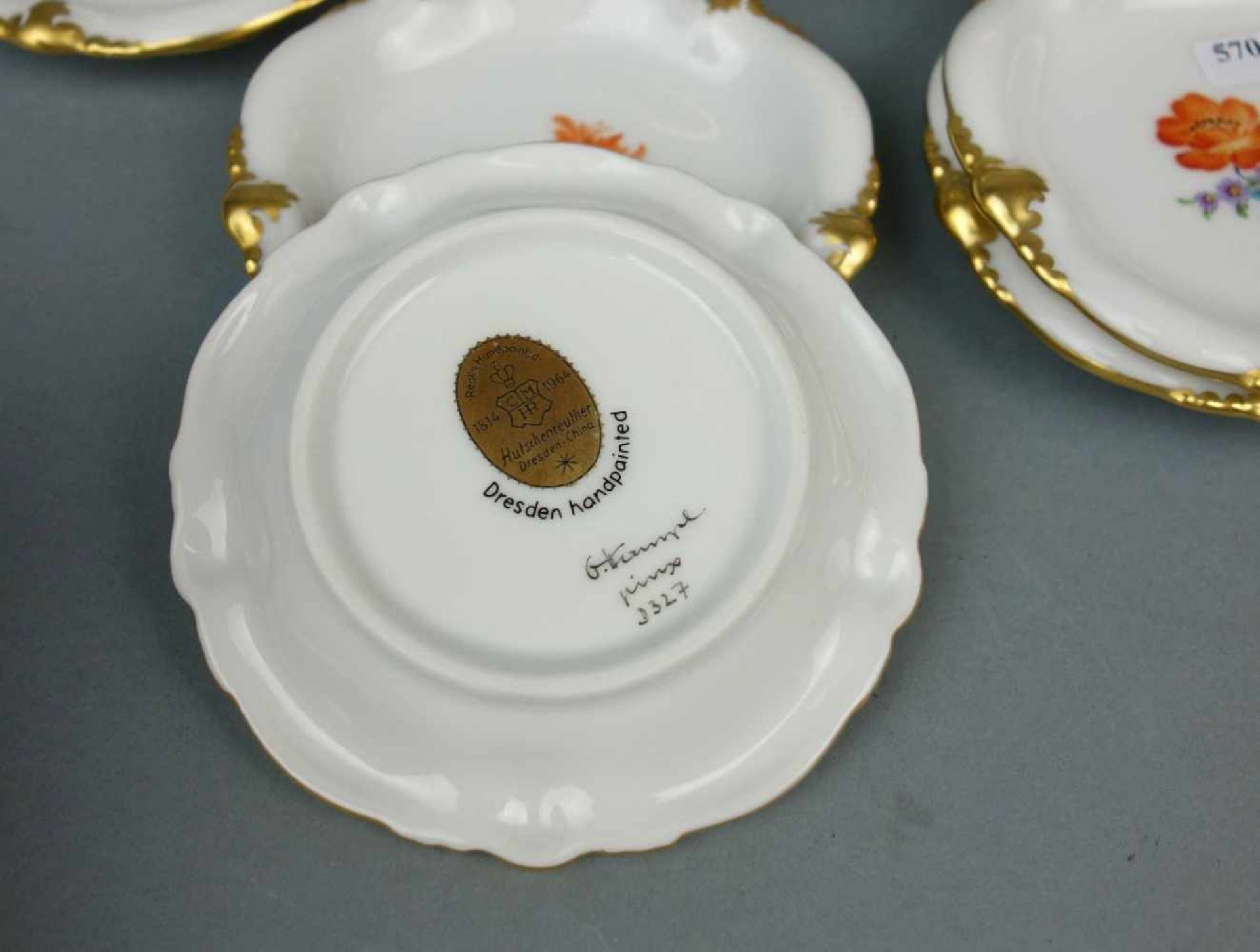 SCHALE UND 6 KONFEKTTELLER / bowl and plates, Porzellan Manufaktur C. M. Hutschenreuther - - Bild 3 aus 3