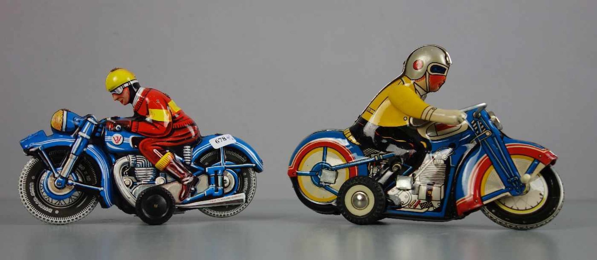 2 BLECHSPIELZEUGE / FAHRZEUGE: Motorräder / two tin toy bikes, 20. Jh., farbig lithografiertes - Image 2 of 4