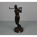 SKULPTUR / sculpture: "Golfspielerin", Bronze, dunkelbraun patiniert mit hellbraunen