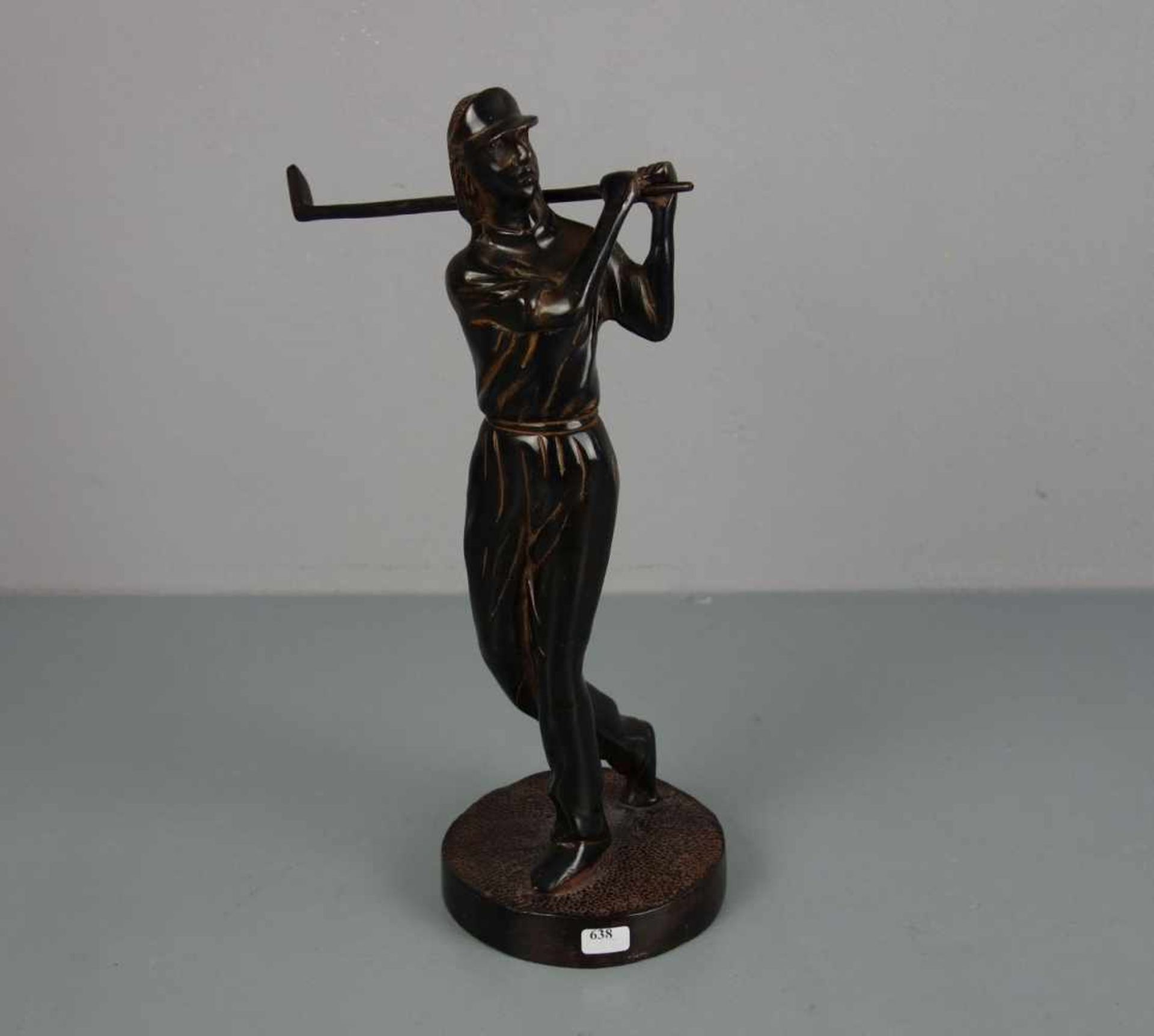 SKULPTUR / sculpture: "Golfspielerin", Bronze, dunkelbraun patiniert mit hellbraunen