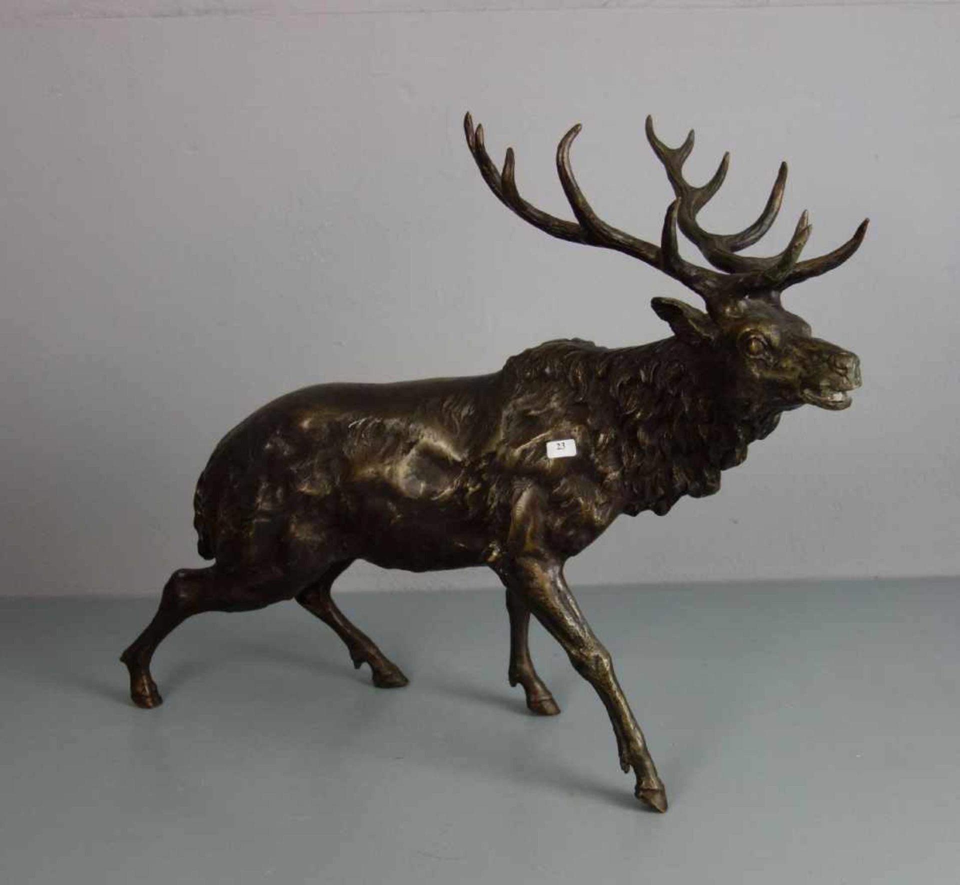 ANIMALIER / TIERBILDHAUER DES 19./20. JH., Skulptur / sculpture: "Hirsch", Bronze, hellbraun