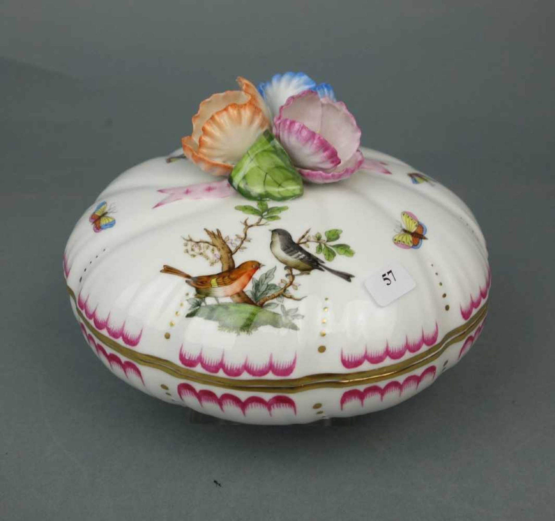 DECKELDOSE / porcelain box, Porzellan, Manufaktur Herend / Ungarn. Gedrückte Kugelform mit - Bild 2 aus 6