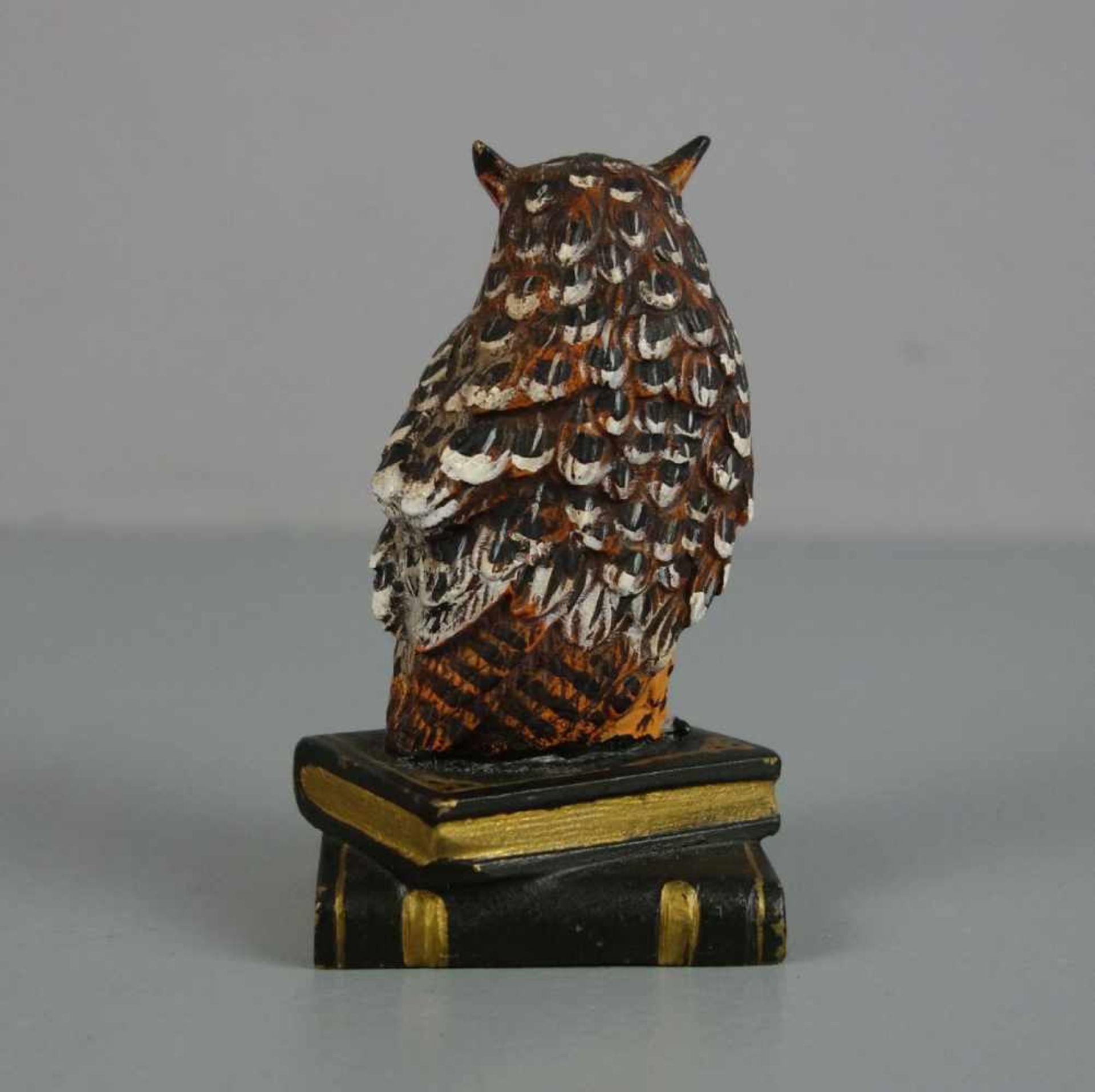 SKULPTUR / WIENER BRONZE: "Eule" / sculpture: "owl", Bronze mit Kaltmalerei, unter dem Stand - Image 3 of 3