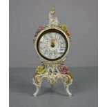 PORZELLAN - TISCHUHR / table clock, gemarkt und bezeichnet "handgemalt", Porzellanfabrik Sandizell