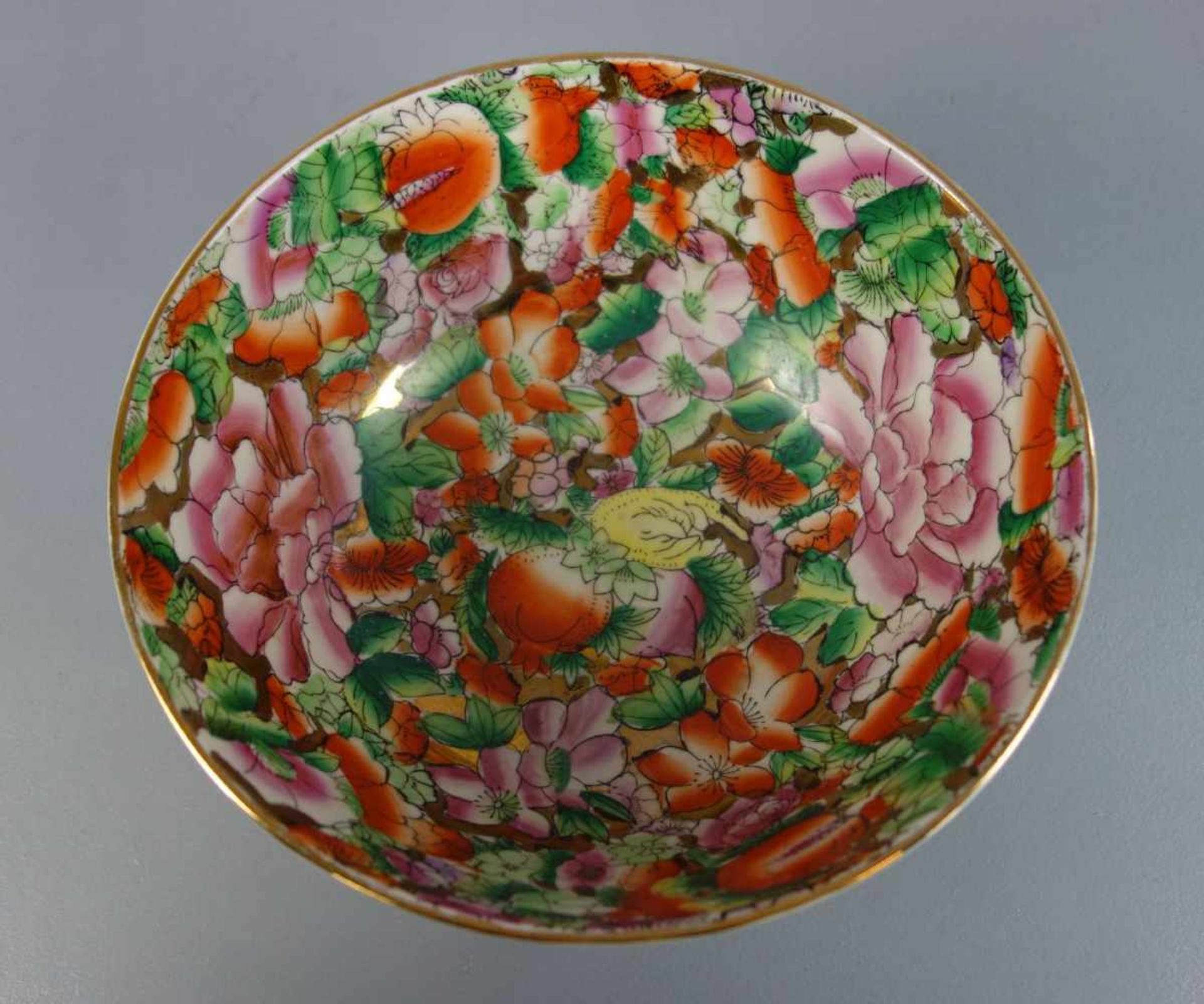 CHINESISCHE SCHALE / chinese bowl, Porzellan, ungemarkt. Schwerer Scherben, tief gemuldete Form - Bild 5 aus 5