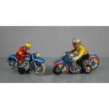2 BLECHSPIELZEUGE / FAHRZEUGE: Motorräder / two tin toy bikes, 20. Jh., farbig lithografiertes