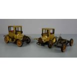 BLECHSPIELZEUG / FAHRZEUGE: 2 Schuco Musical Autos / tin toy musical cars, 20. Jh., Manufaktur