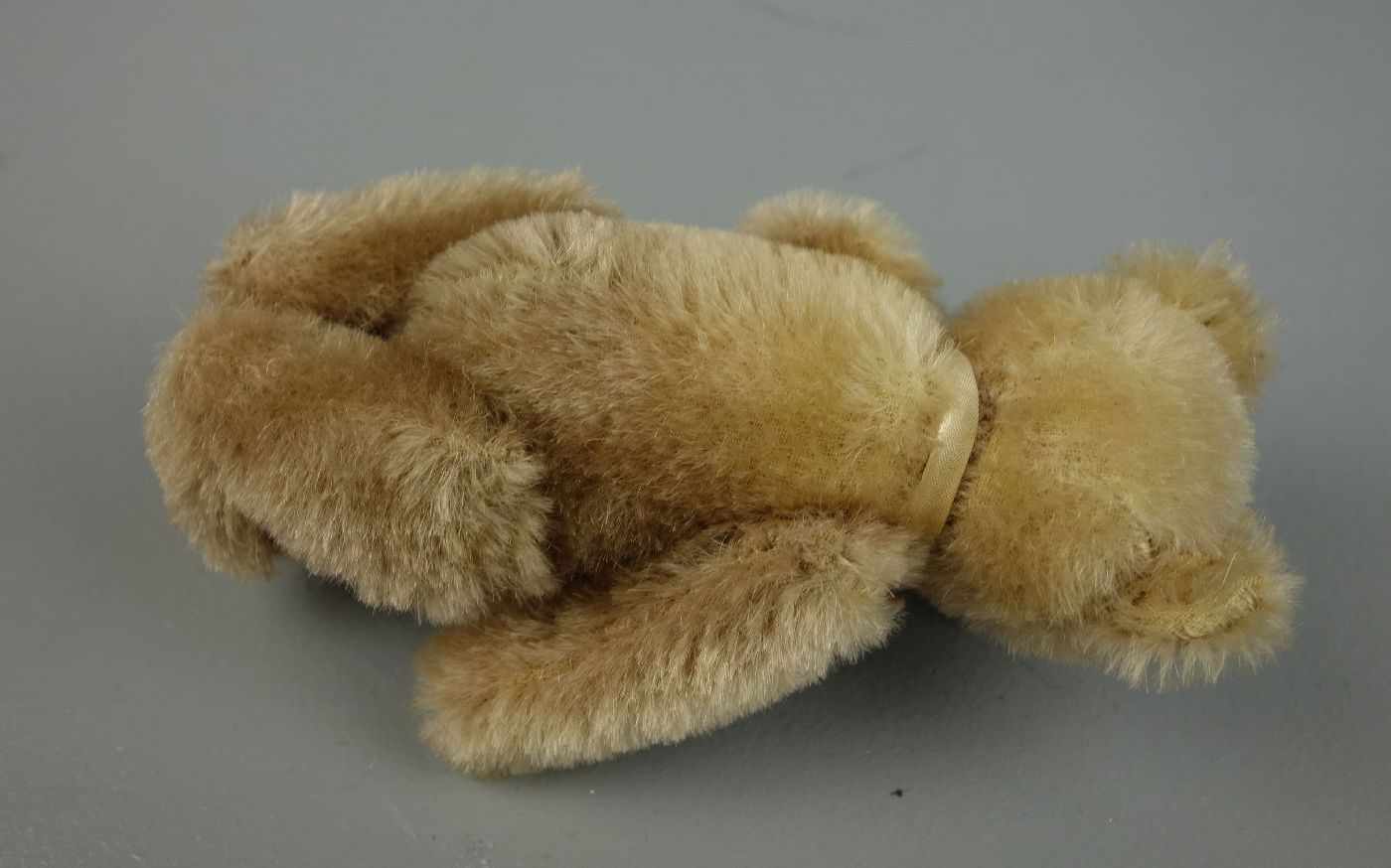 PLÜSCHTIERE / PLÜSCHFIGUREN: 3 Steiff-Teddys / Teddybären / teddy bears, 20. Jh., Manufaktur Steiff. - Image 3 of 11