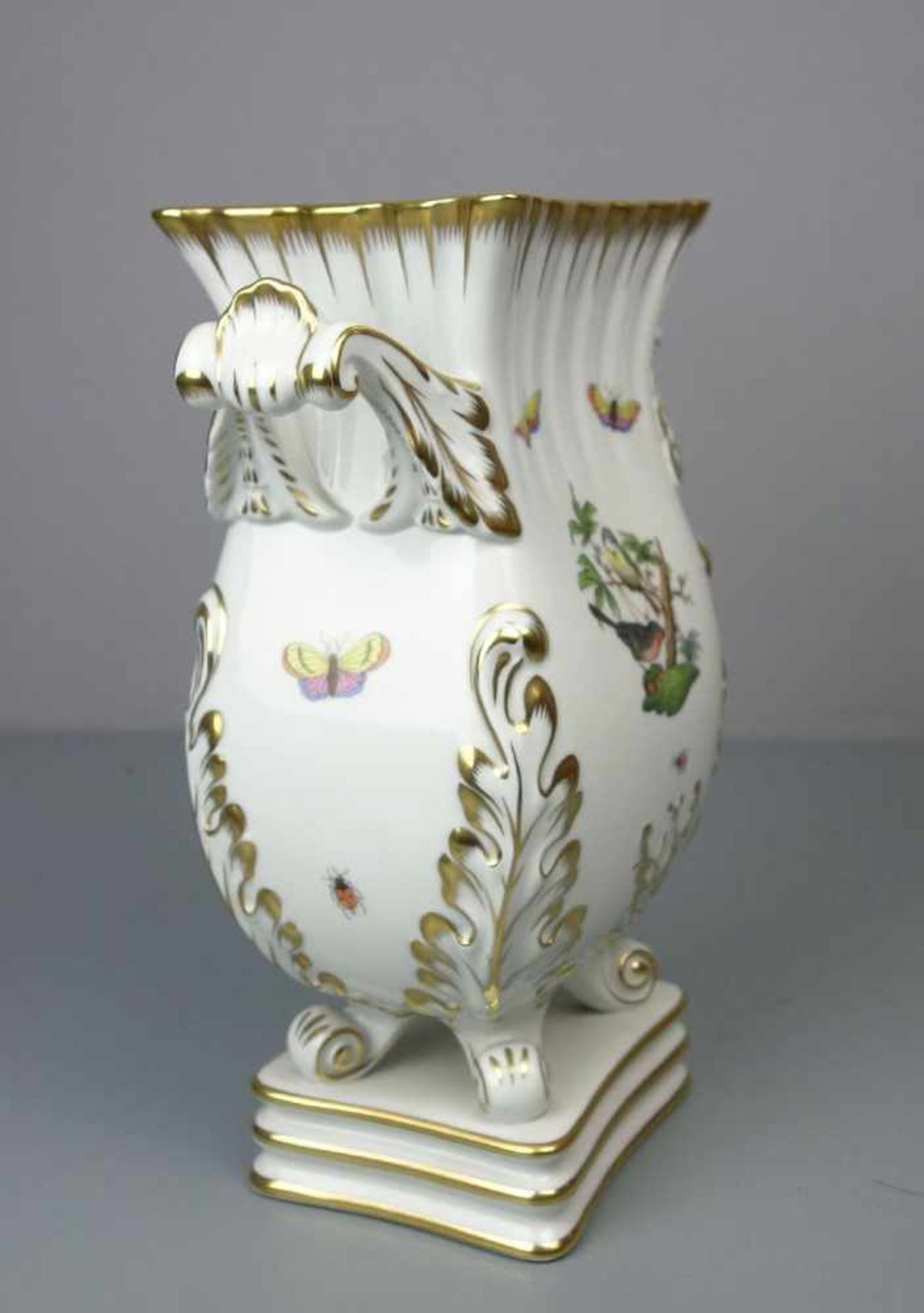 VASE, Porzellan, Manufaktur Herend / Ungarn. Profilierter und leicht eingezogener Karreestand, - Image 3 of 6