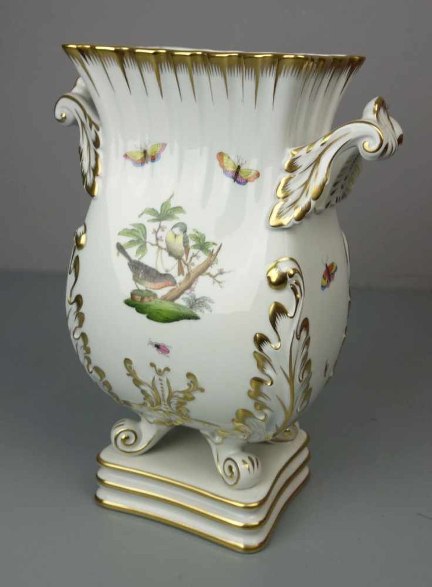 VASE, Porzellan, Manufaktur Herend / Ungarn. Profilierter und leicht eingezogener Karreestand, - Bild 4 aus 6