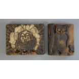 KÜNSTLERKERAMIK: PAAR EULEN-RELIEFS / EULEN-WANDBILDER / two owl pottery objects, Mitte 20. Jh.,