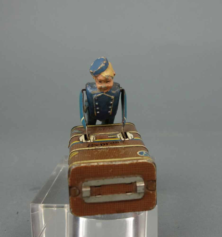 BLECHSPIELZEUG / tin toy: "Gescha Express Koffer Boy", Nr. 57-1, Firma Schmidt, Nürnberg, patentiert - Image 2 of 4