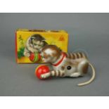 BLECHSPIELZEUG: Katze mit Ball / tin toy cat, Mitte 20. Jh., Manufaktur Köhler, Blech, farbig