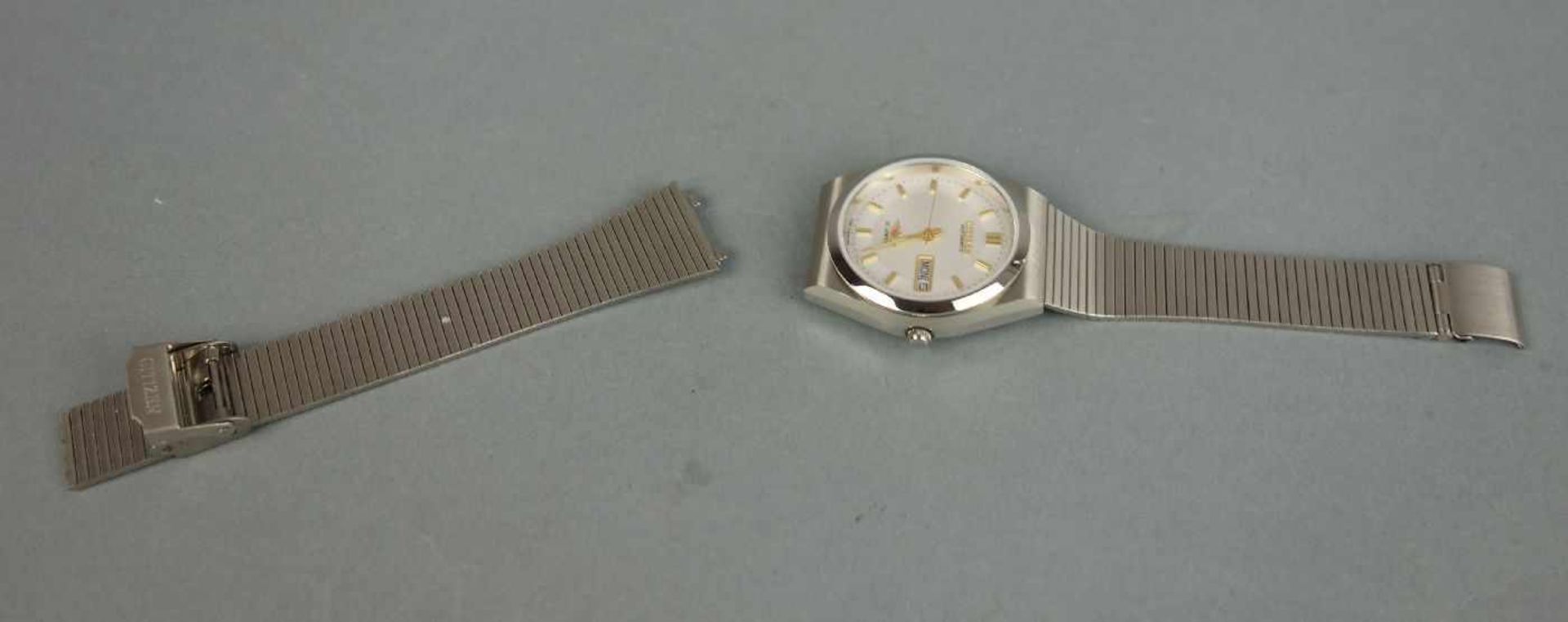 ARMBANDUHR: CITIZEN / wristwatch, 2. H. 20. Jh., Automatik. Eckgerundetes Edelstahlgehäuse an - Image 4 of 6