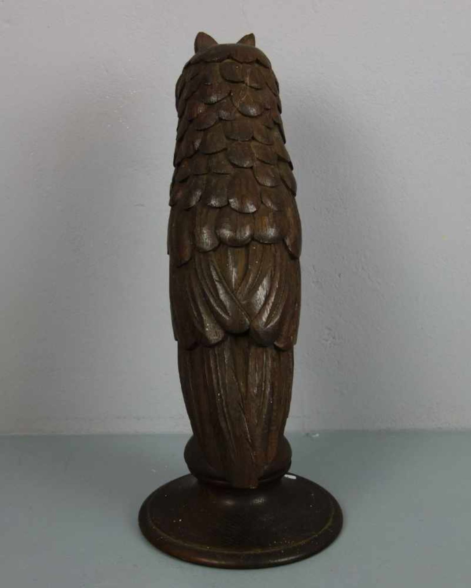 BILDHAUER / BILDSCHNITZER DES 20. JH., Skulptur: "Eule" / wooden sculpture: "owl", Nadelholz, - Image 3 of 4