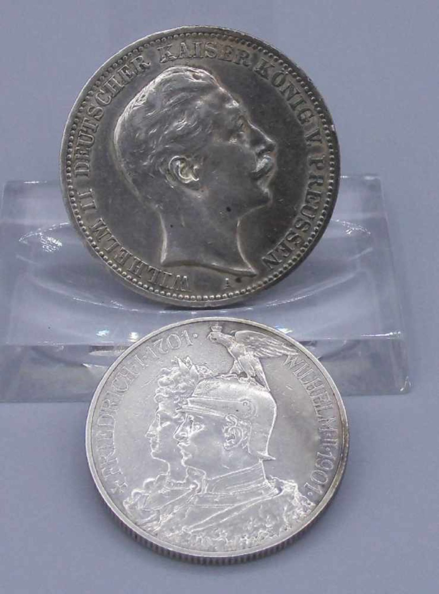 PAAR SILBER-MÜNZEN / two coins, 900 Silber. 1) Zwei Mark / 2 Mark- Deutsches Reich, 1901, D. 2,8 cm, - Image 2 of 2