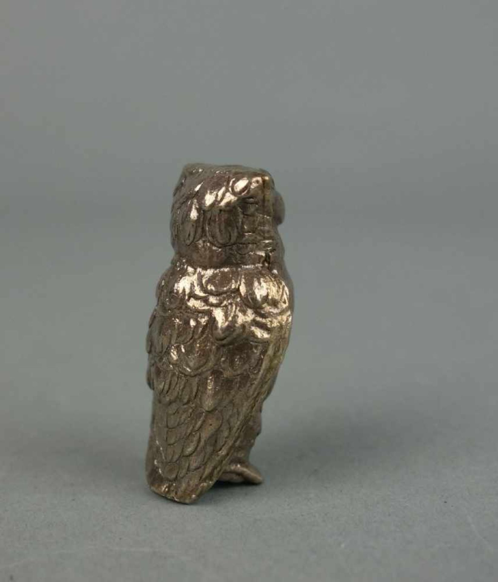 SILBERNE VOLLPLASTISCHE EULE / silver owl figure, 20. Jh., 800er Silber, 28 Gramm. Gemarkt mit - Image 2 of 4