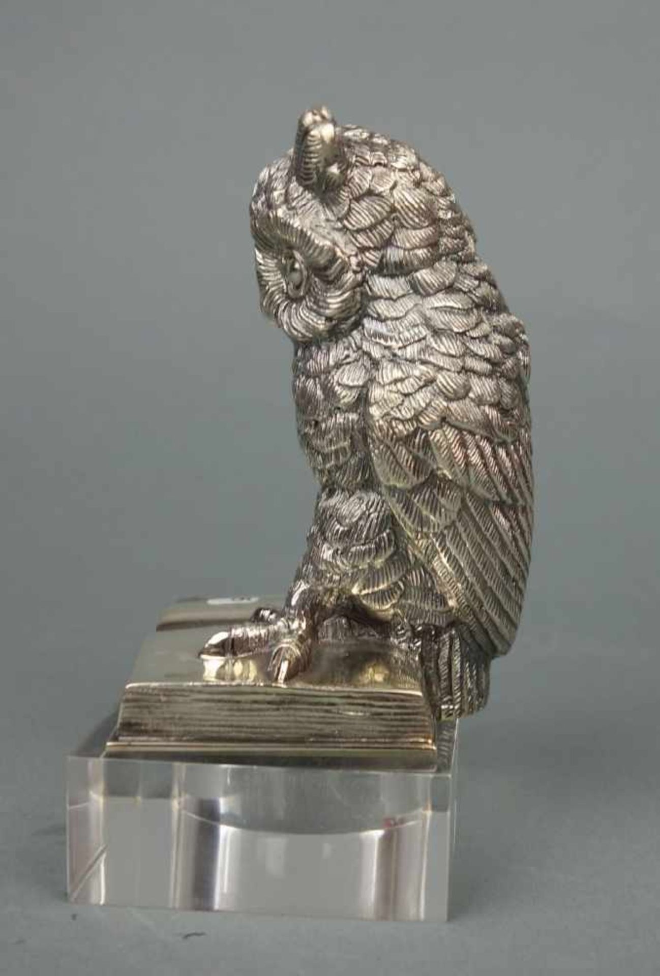 GROSSE SILBERNE VOLLPLASTISCHE EULE AUF EINEM BUCH / silver owl figure, 20. Jh., Sterlingsilber, 331 - Image 2 of 6