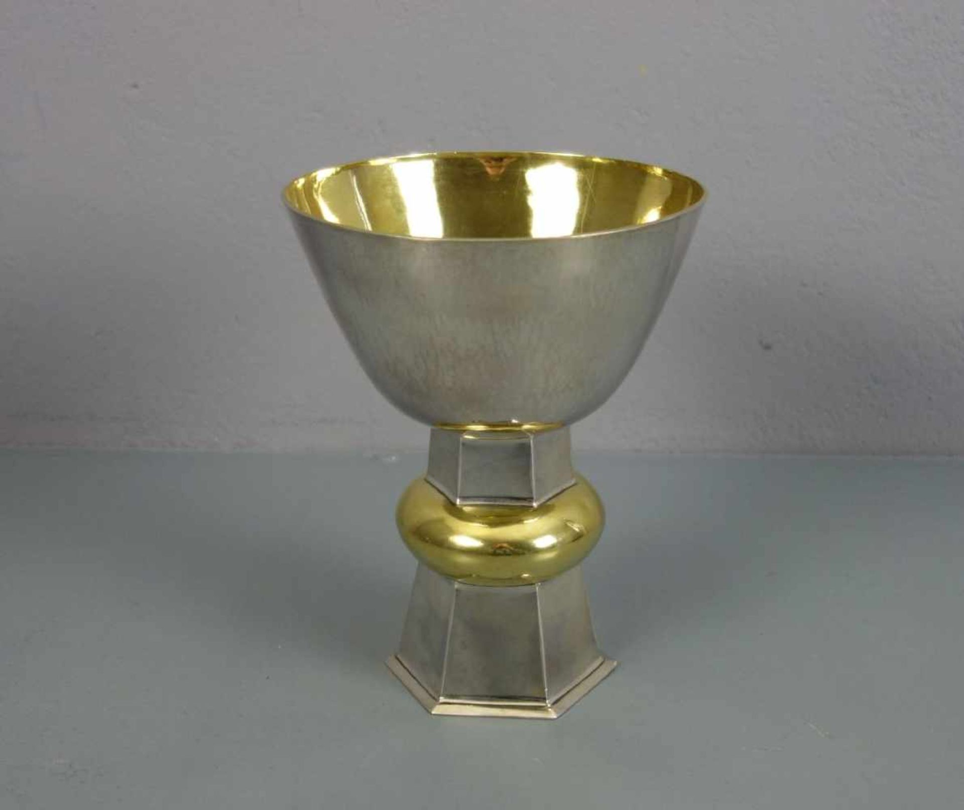 ZIBORIUM / LITURGISCHES GERÄT / ciborium, 925er Silber, partiell vergoldet (500 g), in Handarbeit