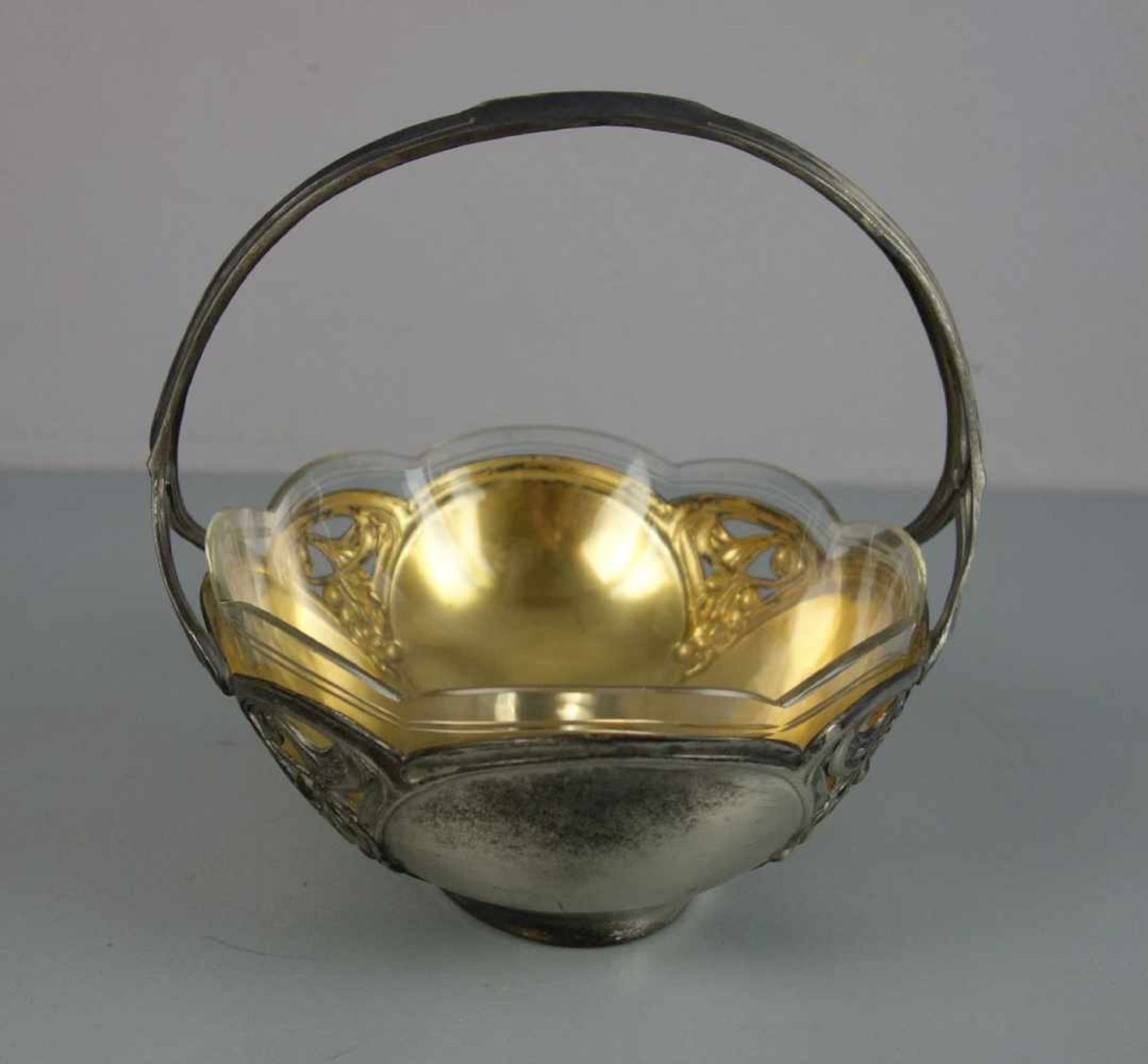 JUGENDSTIL HENKELSCHALE / OBSTSCHALE / art nouveau bowl, um 1900, Metall und Glas, ungemarkt. - Bild 4 aus 4