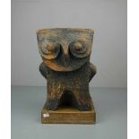 HOFFMANN, HERMANN (geb. 1922), Skulptur / owl sculpture: "Eule", Westerwälder Ton / Westerwälder