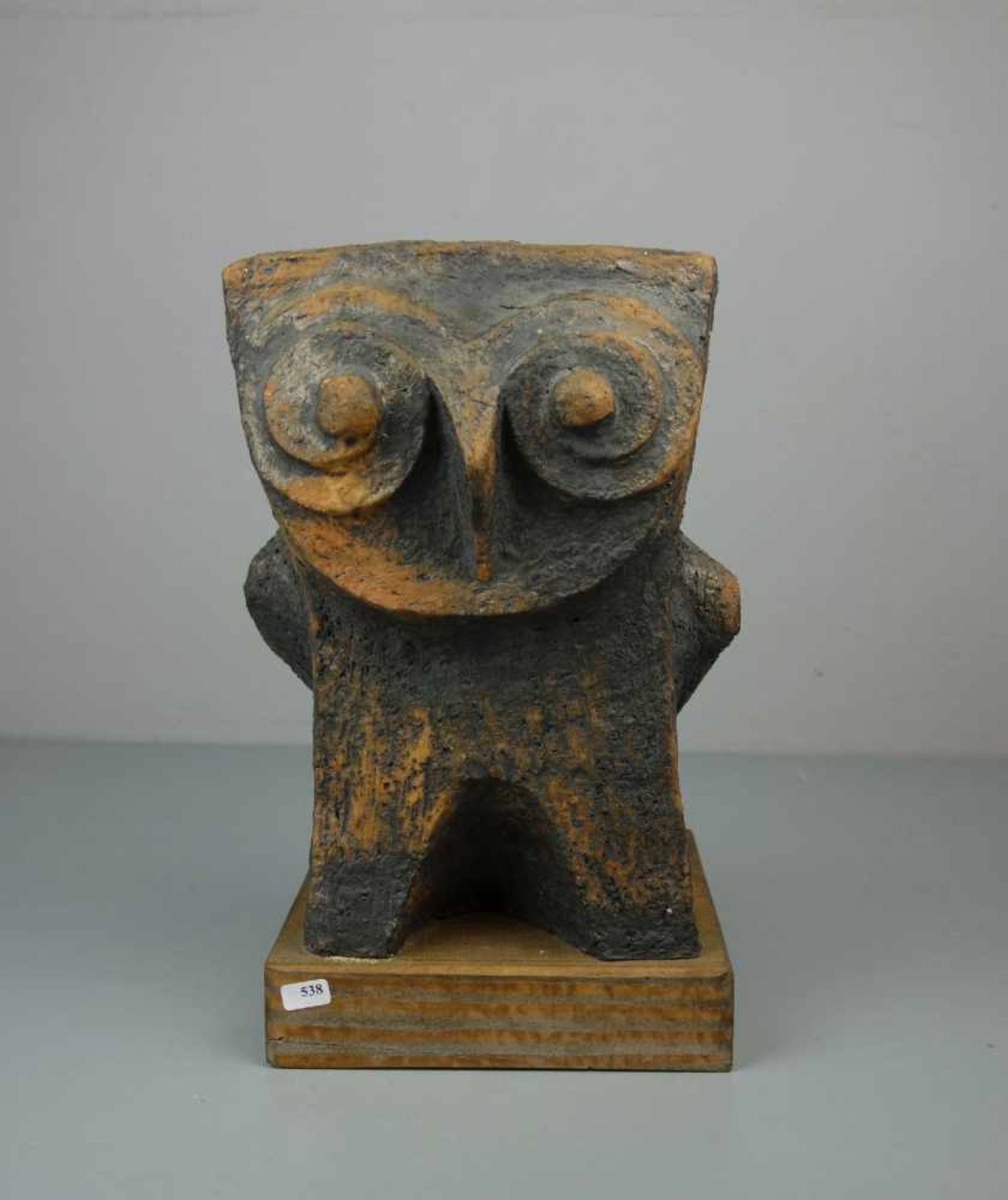 HOFFMANN, HERMANN (geb. 1922), Skulptur / owl sculpture: "Eule", Westerwälder Ton / Westerwälder