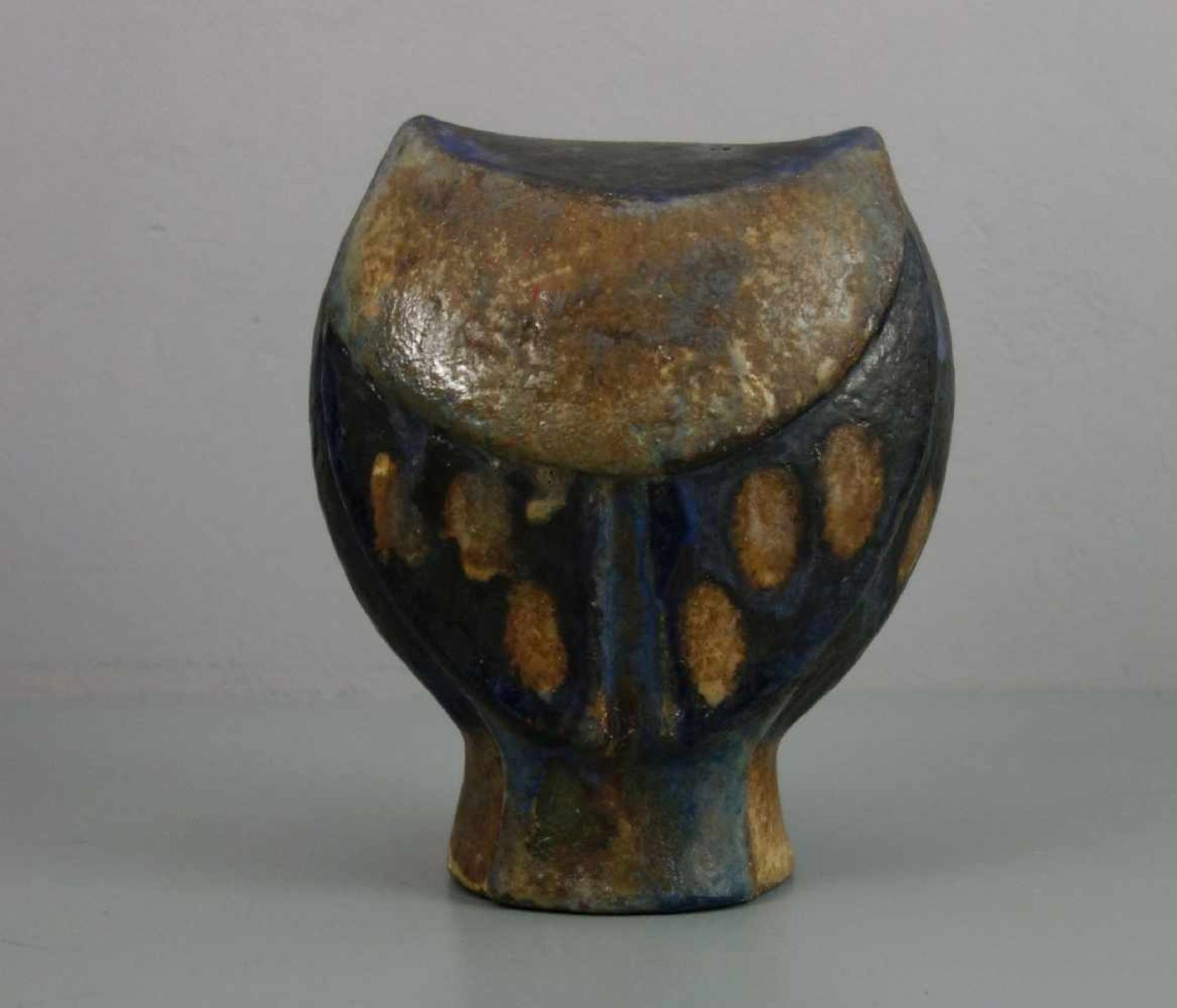 KÜNSTLERKERAMIK / SKULPTUR: "Eule" / owl pottery sculpture, Mitte 20. Jh., Studiokeramik, rotbrauner - Image 3 of 5