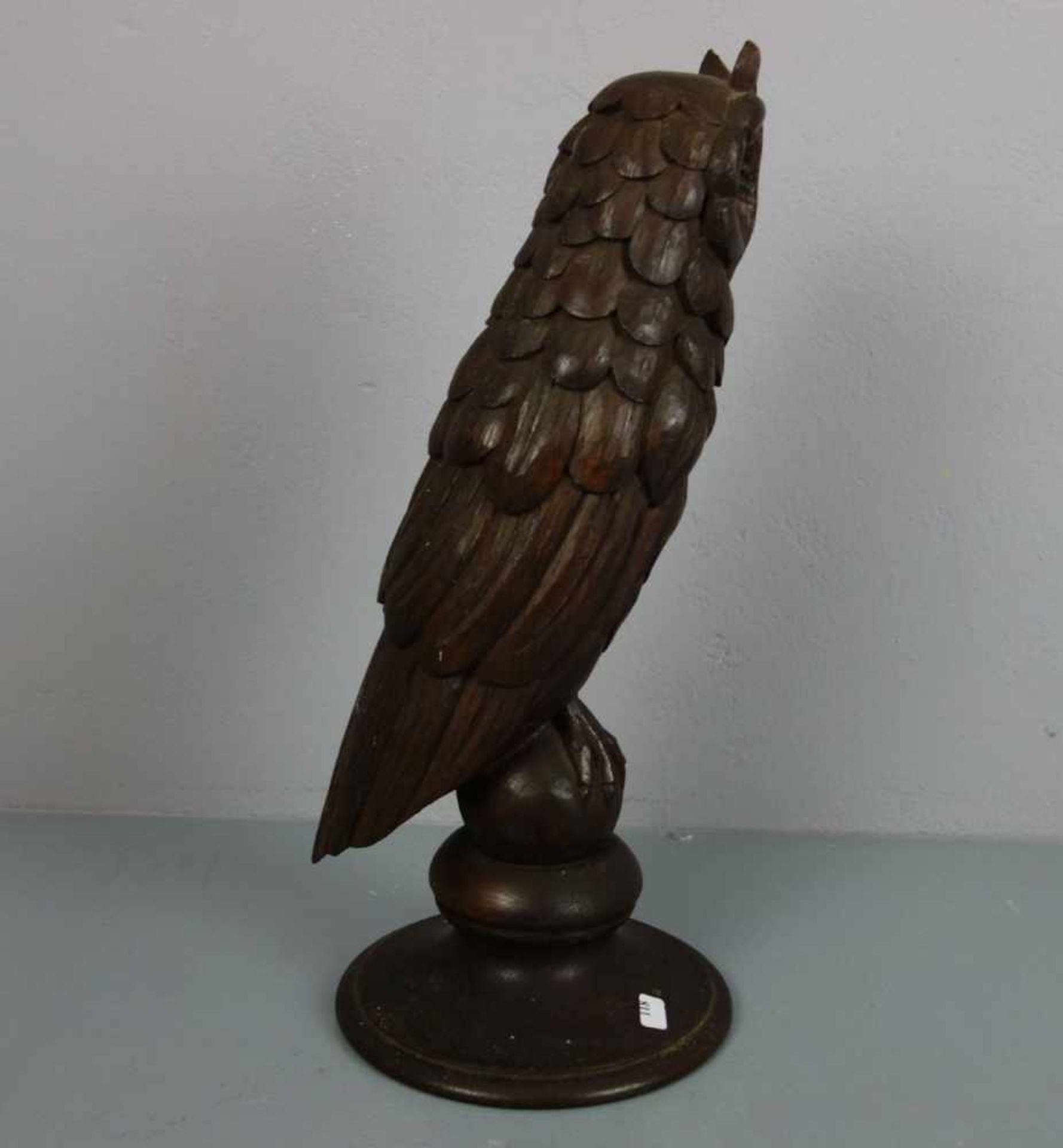 BILDHAUER / BILDSCHNITZER DES 20. JH., Skulptur: "Eule" / wooden sculpture: "owl", Nadelholz, - Image 2 of 4